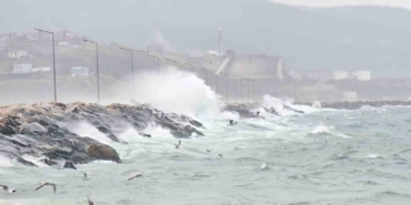 Bandırma’da fırtına etkili oldu, dağ kesimleri beyaza büründü