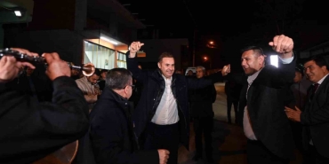 Başkan Ahmet Akın çiftetelli oynadı, asker uğurladı