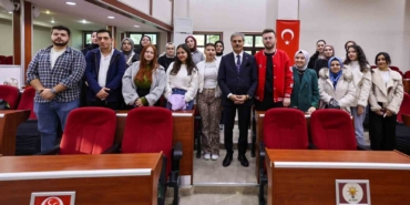 Başkan Alemdar’dan üniversiteli gençlere: “Hayal ve hedeflerinizin peşinden koşun”