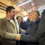 Başkan Aydın mahalleleri adım adım geziyor