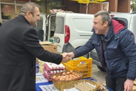 Başkan Dilsiz, pazardaki esnafla buluştu