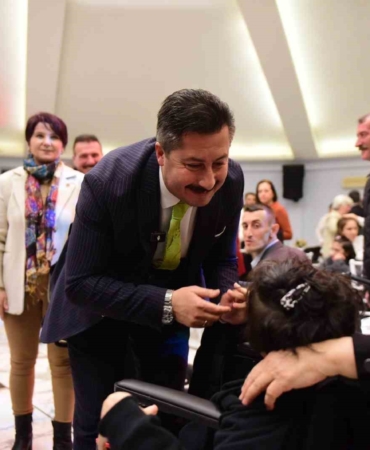 Başkan Özel: "Asıl engel bireylerde değil, kentlerde"