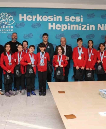 Başkan Şadi Özdemir başarılı sporcuları ağırladı