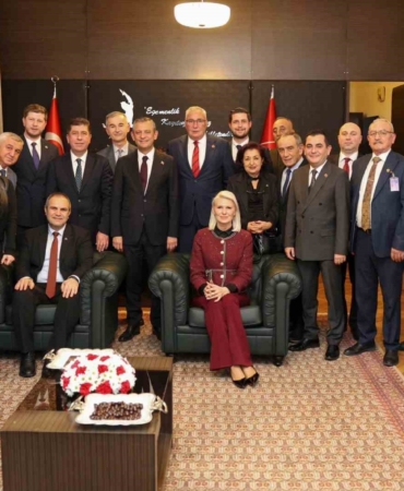 Başkan Subaşı, CHP Genel Başkanı Özel ile bir araya geldi