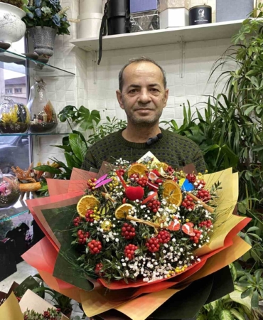 Bereket ve şans getirdiğine inanılan kokina çiçekleri yok satıyor