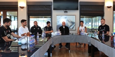 Beşiktaş’ta Başkan Hüseyin Yücel, futbolcularla buluştu