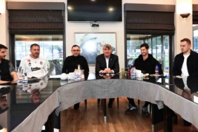 Beşiktaş’ta Başkan Serdal Adalı, Futbol A Takımı ile buluştu