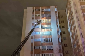 Beşiktaş’ta bir dairede yaşanan patlama sonrası yangın çıktı