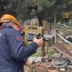 Beylikdüzü’nde binadaki patlama sonrası yeraltı görüntüleme cihazı ile arama yapılıyor