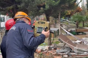 Beylikdüzü’nde binadaki patlama sonrası yeraltı görüntüleme cihazı ile arama yapılıyor