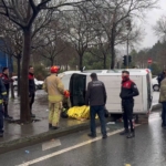 Beyoğlu’nda ticari araçla polis otosu çarpıştı: 1 yaralı