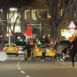 Beyoğlu’nda trafikte gençlerin patenle tehlikeli yolculuğu kamerada