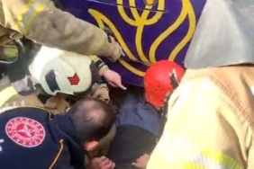 Beyoğlu’nda yolun karşısına geçmeye çalışan yaşlı adama tramvay çarptı