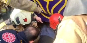 Beyoğlu’nda yolun karşısına geçmeye çalışan yaşlı adama tramvay çarptı