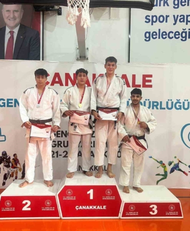 Bilecikli genç sporcular Çanakkale’de büyük başarı elde etti