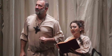 Bilecik’te  ‘Bir Baba Hamlet’ adlı tiyatro oyunu büyük ilgi gördü