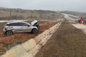 Bilecik’te kontrolden çıkan araç tarlaya uçarken, 1 kişi yaralandı