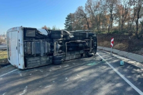 Bilecik’te midibüs devrildi: 1 yaralı