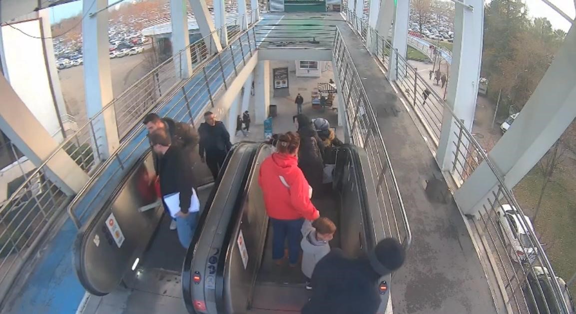 "Bilinçsizce stop düğmesine basan vatandaşlar yürüyen merdiven arızasına sebep oluyor"