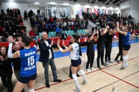 Bozüyük Belediyesi Eğitim ve Spor Kulübü Kadın Voleybol Takımı’na tebrik