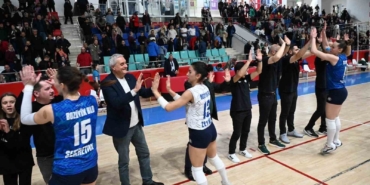 Bozüyük Belediyesi Eğitim ve Spor Kulübü Kadın Voleybol Takımı’na tebrik