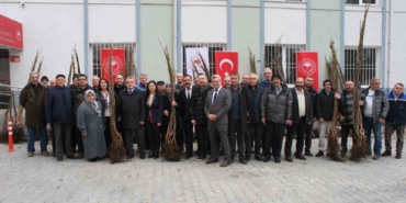 Bozüyük’te çiftçilere meyve fidanı dağıtıldı
