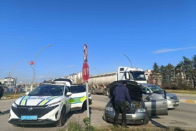 Bulgaristan’dan gelen ikiz plakalı araç Türk polisine takıldı: 2 gözaltı