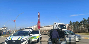 Bulgaristan’dan gelen ikiz plakalı araç Türk polisine takıldı: 2 gözaltı