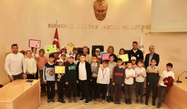 Burhaniye’de öğrenciler çevre konusunda bilinçlendi