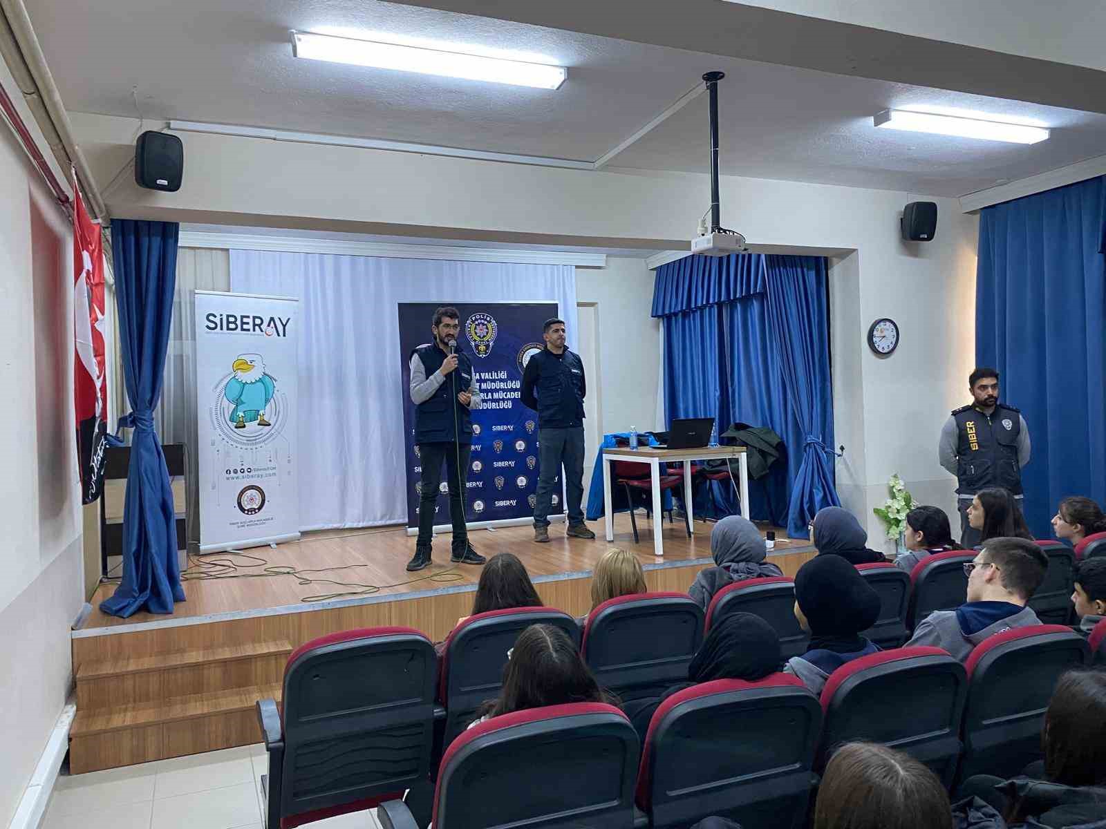 Bursa Emniyeti’nden okullarda siber güvenlik eğitimi