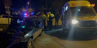 Bursa’da 2 araç kafa kafaya çarpıştı: Sıkışan sürücü yaralandı