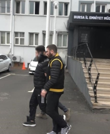 Bursa’da tabancayla dehşet saçmıştı: 3 kişinin yaralandığı kavga anı kameraya yansıdı