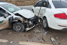 Bursa’nın İnegöl ilçesinde meydana gelen kazada 2 otomobil çarpıştı: 4 yaralı