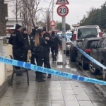 Büyükçekmece’de apartman otoparkında bir kişi vurulmuş halde bulundu
