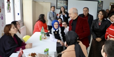 Büyükçekmece’de engelli öğrenciler yeni yıla ağaç dikerek girdi