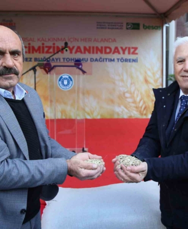 Büyükşehir’le toprak bereketleniyor, çiftçi kazanıyor