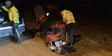 Çalıntı plaka ve motosikletle giderken polise yakalandı