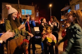 Çanakkale’de polislerden çocuklara yeni yıl sürprizi