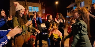 Çanakkale’de polislerden çocuklara yeni yıl sürprizi