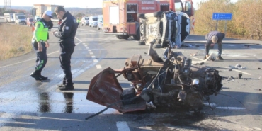 Çanakkale’de traktörün ikiye bölündüğü trafik kazasında 2 kişi yaralandı