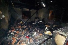 Çatıda çıkan yangın evi küle çevirdi