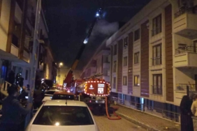 Çekmeköy’de çatı katı alevlere teslim oldu