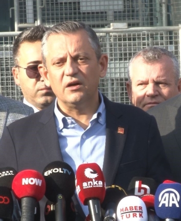 CHP Genel Başkanı Özel: "Ahmet Özer için 50 gündür iddianame yazamıyorlar”
