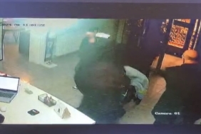 Çocuklarının yanında diş hekimini bıçakladı, çocuklarını bırakıp kaçtı