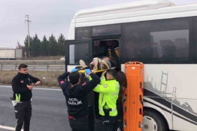 Çorlu’da 3 kişinin yaralandığı servis kazası kamerada