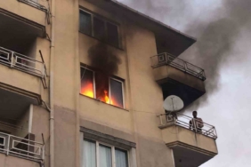 Çorlu’da apartman yangını: Balkonda mahsur kalan şahsı itfaiye kurtardı