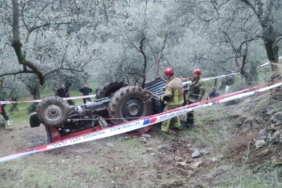 Devrilen traktörün altında kalan yaşlı adam hayatını kaybetti