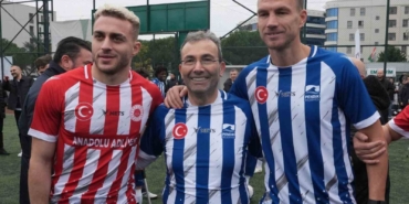 Edin Dzeko ile Barış Alper,  Dünya Engelliler Günü için Pendik’te sahaya çıktı