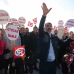 Edirne’de çalışma ruhsatı iptal edilen turizm firması belediye önünde eylem yaptı