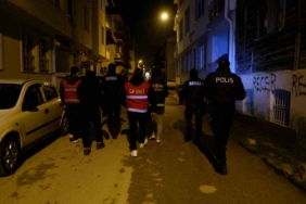 Edirne’de düzensiz göçmenlere dev operasyon: Yakalanan göçmenler ülkelerine gönderilecek